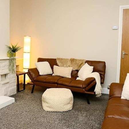 Delightful 2 Bed Town Centre House, Sleeps 4 Apartment Barnsley Ngoại thất bức ảnh