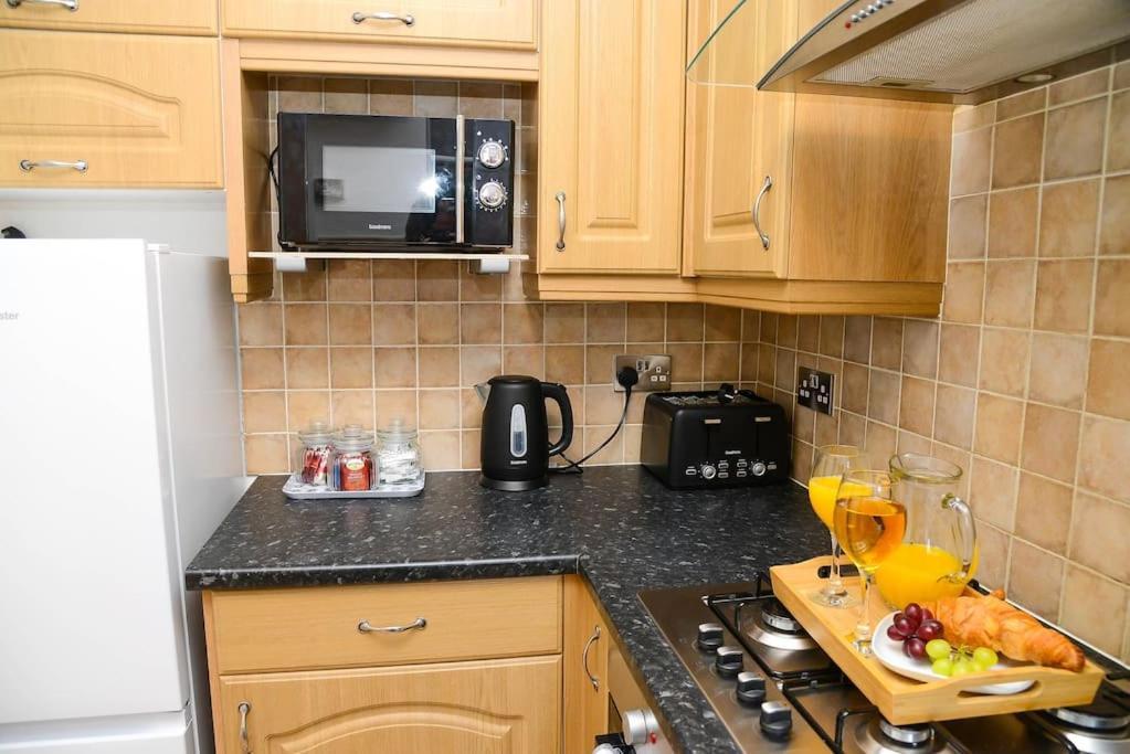 Delightful 2 Bed Town Centre House, Sleeps 4 Apartment Barnsley Ngoại thất bức ảnh