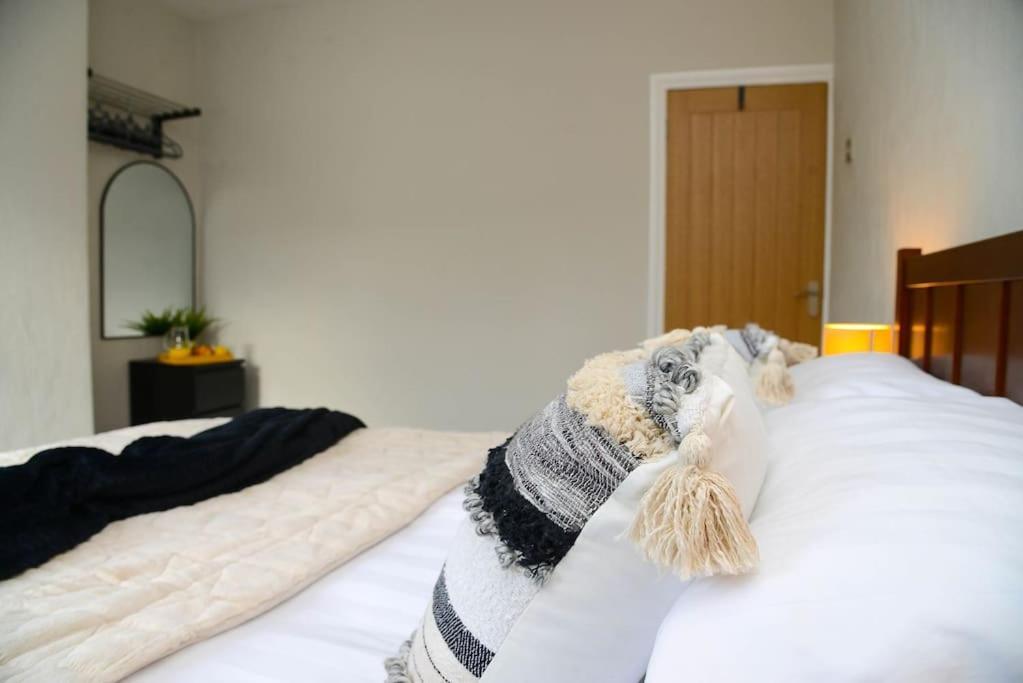 Delightful 2 Bed Town Centre House, Sleeps 4 Apartment Barnsley Ngoại thất bức ảnh