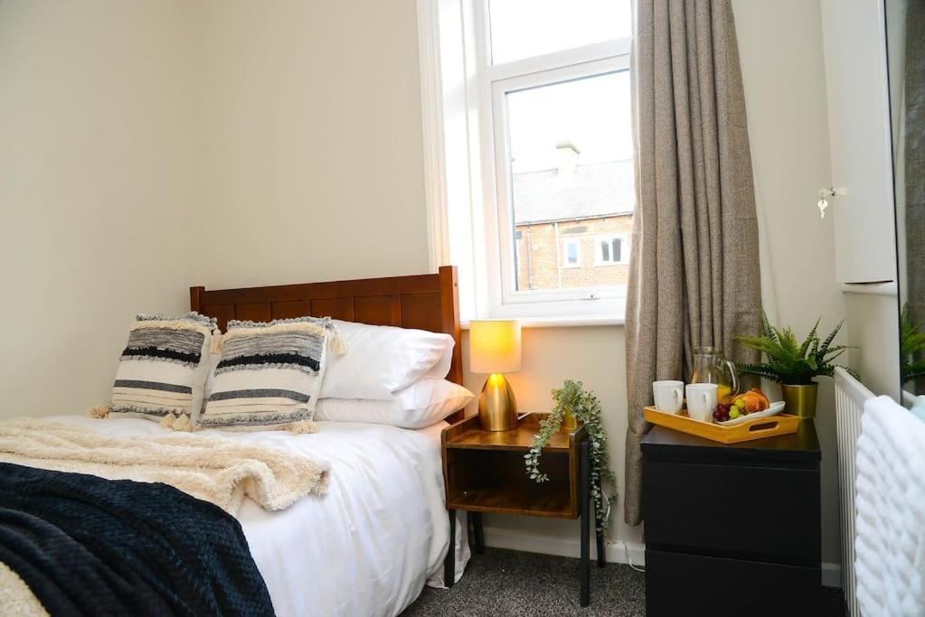 Delightful 2 Bed Town Centre House, Sleeps 4 Apartment Barnsley Ngoại thất bức ảnh
